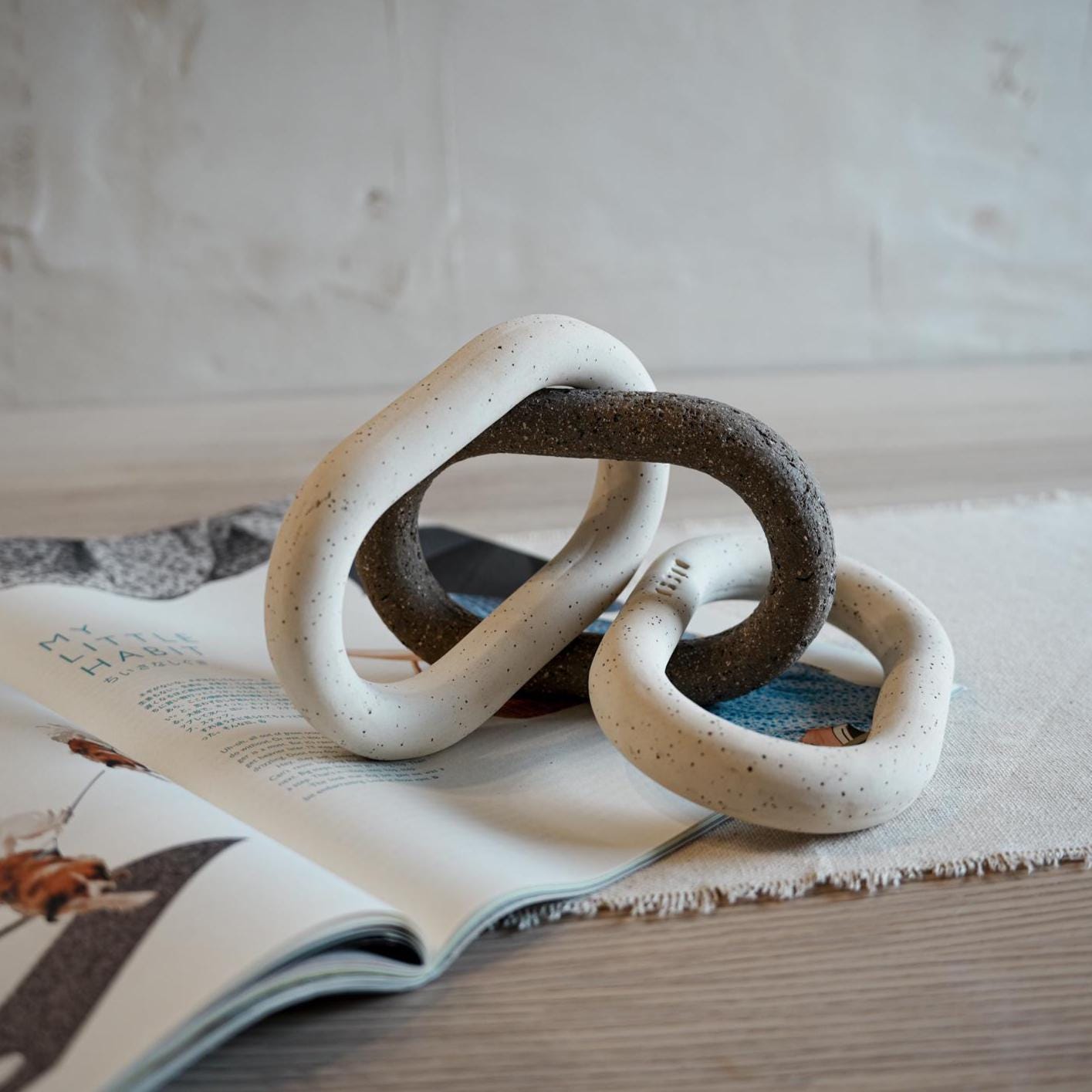 Unique ceramic chain art for modern home styling