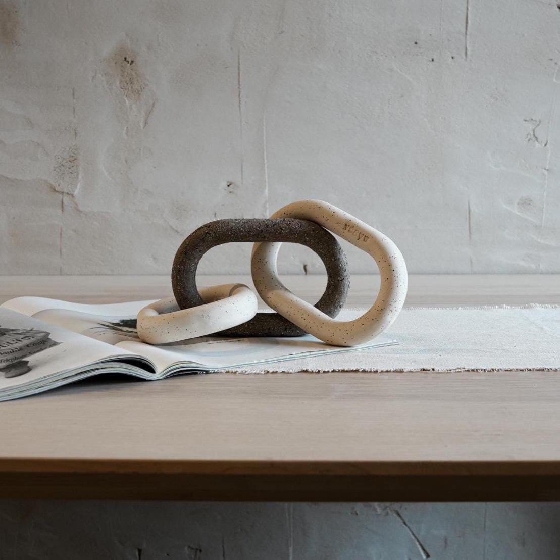 Neutral ceramic chain adding calm to minimalist home