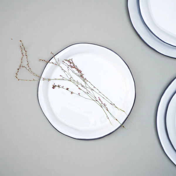 farmhouse white plate style with flowers